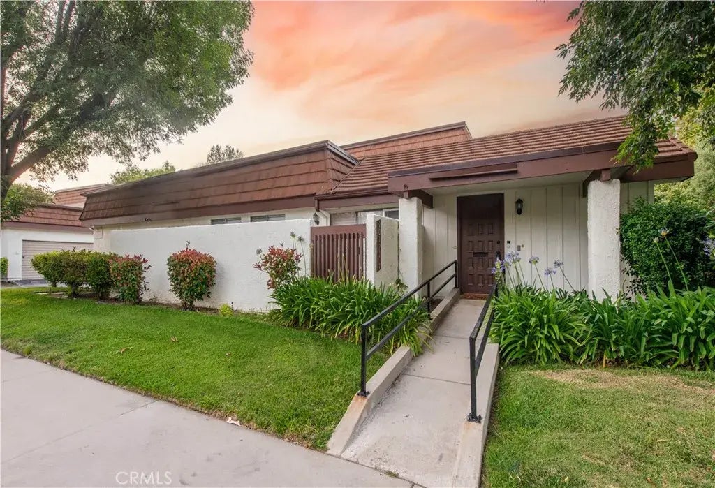 10171 Valley Circle Boulevard 1, Chatsworth