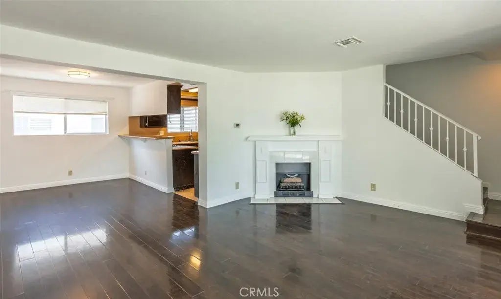 18550 Hatteras Street 7, Tarzana