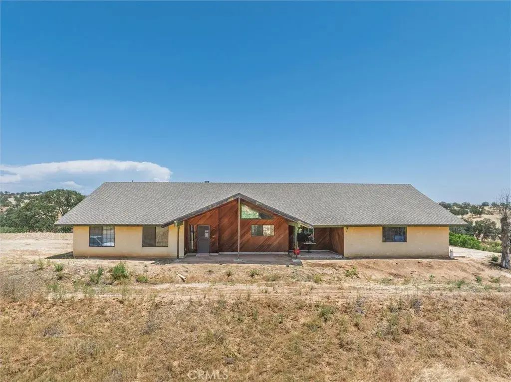26667 Road 407, Raymond