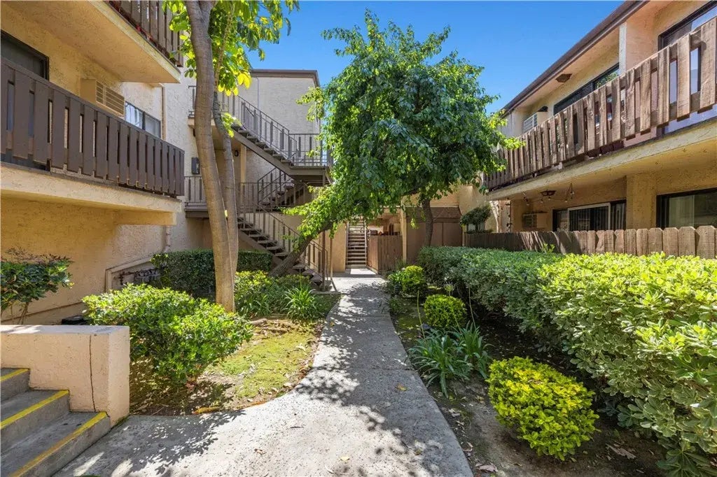 17900 Sherman Way 416, Reseda