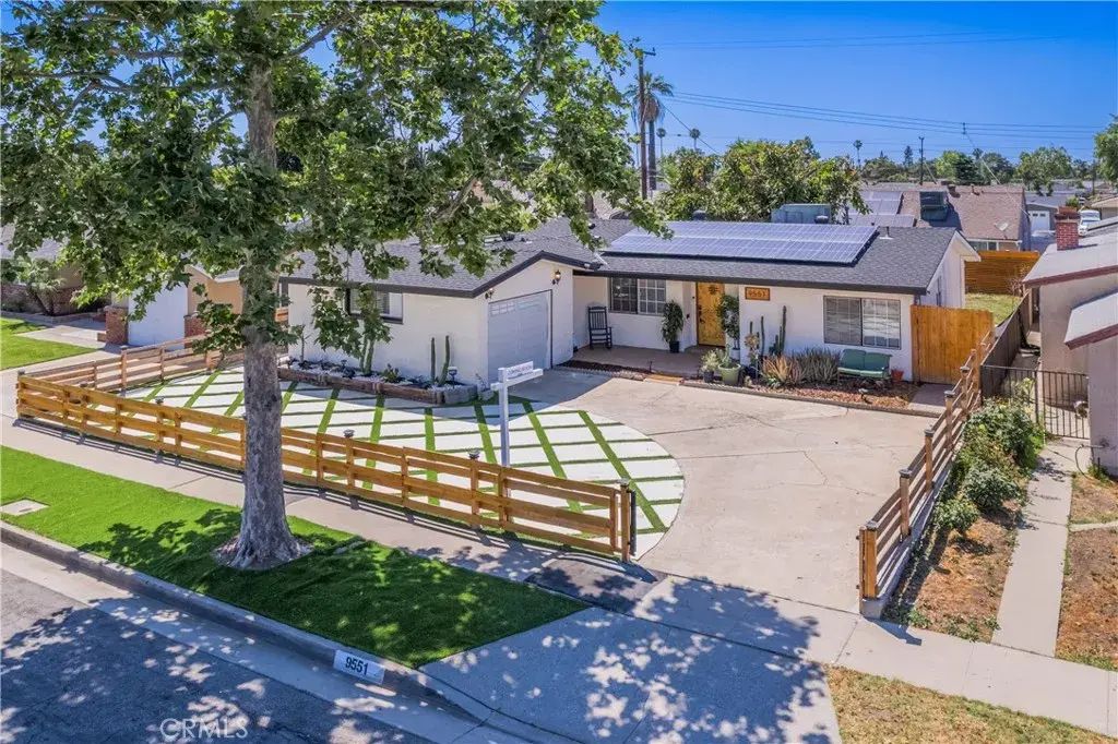 9551 Barkerville Avenue, Whittier