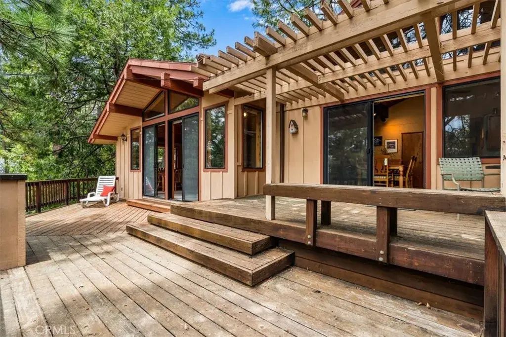 26823 Crestview Drive, Idyllwild