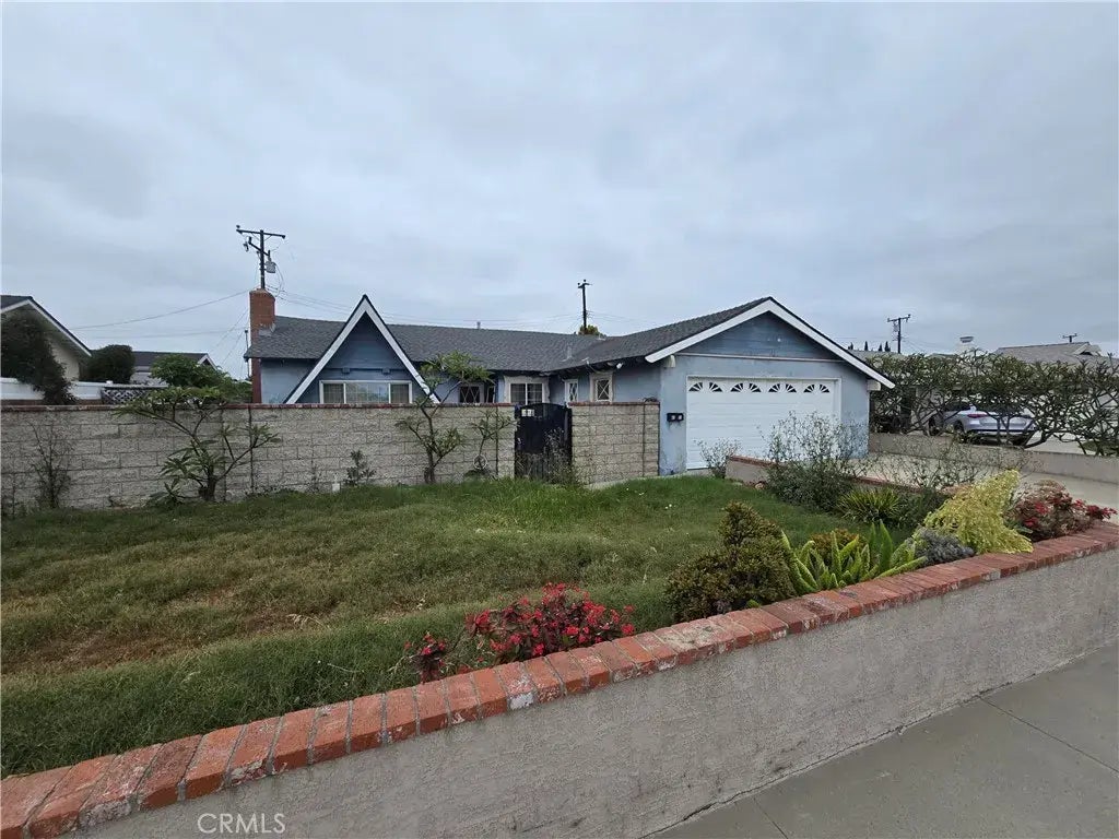 8171 Holland Drive, Huntington Beach