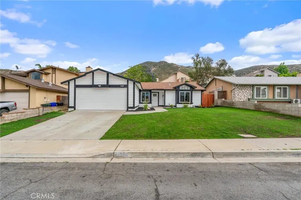 11989 Suzanne Drive, Fontana