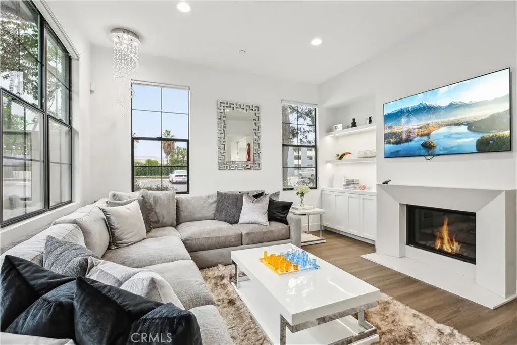 551 W Maple Avenue, Orange