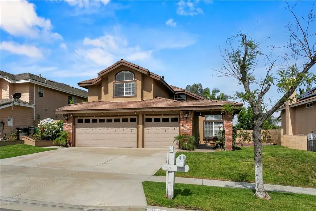 902 Highland View Drive, Corona