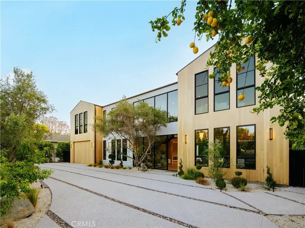 5461 Bothwell Road, Tarzana