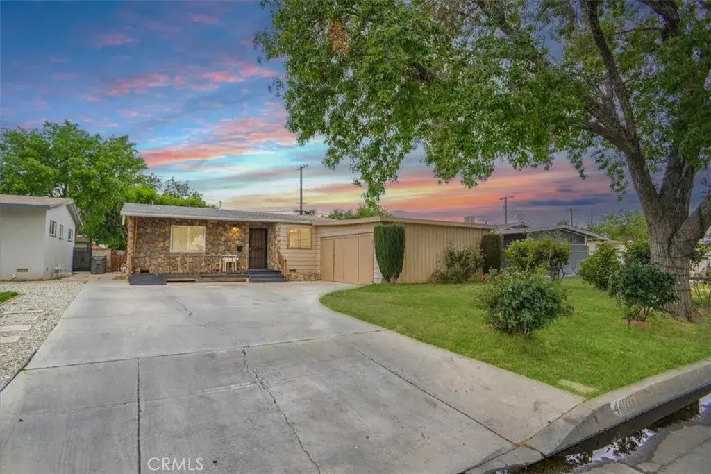 44037 Heaton Avenue, Lancaster