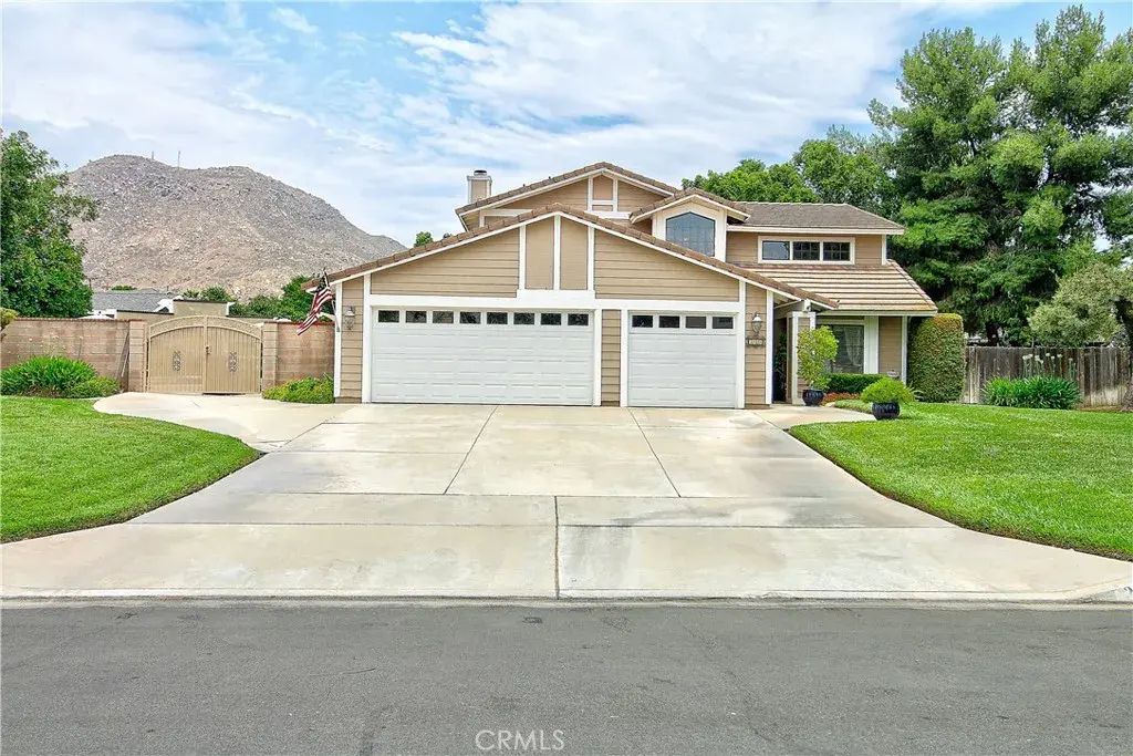 340 Pelican Drive, Riverside