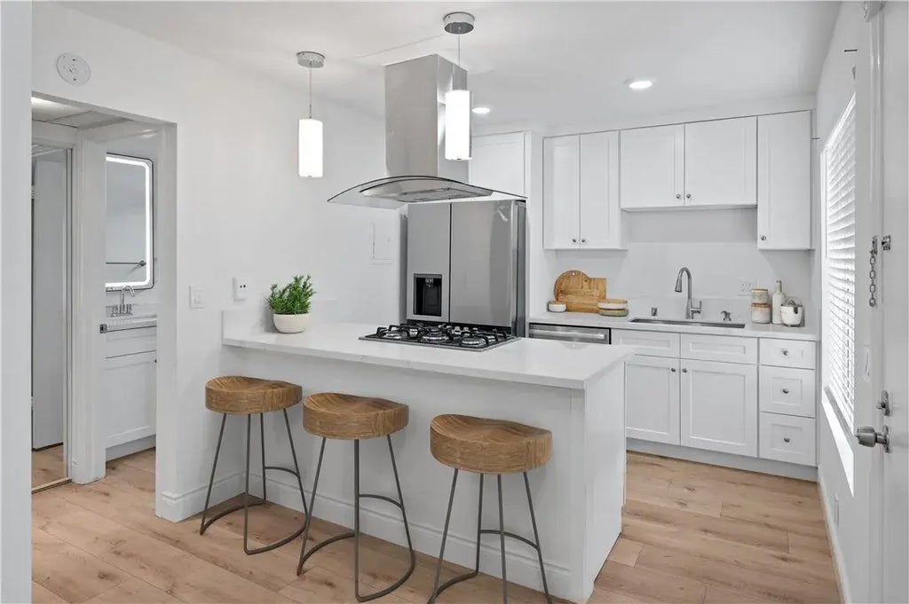 1422 Cabrillo Park Drive F, Santa Ana