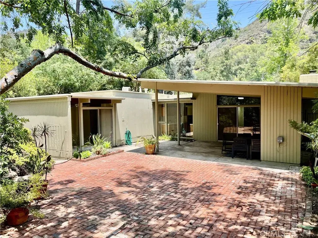 1560 Sheridan, Glendale