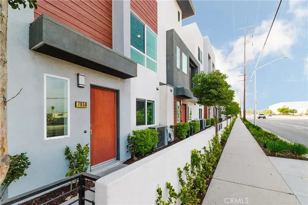 7958 Telegraph Road, Downey