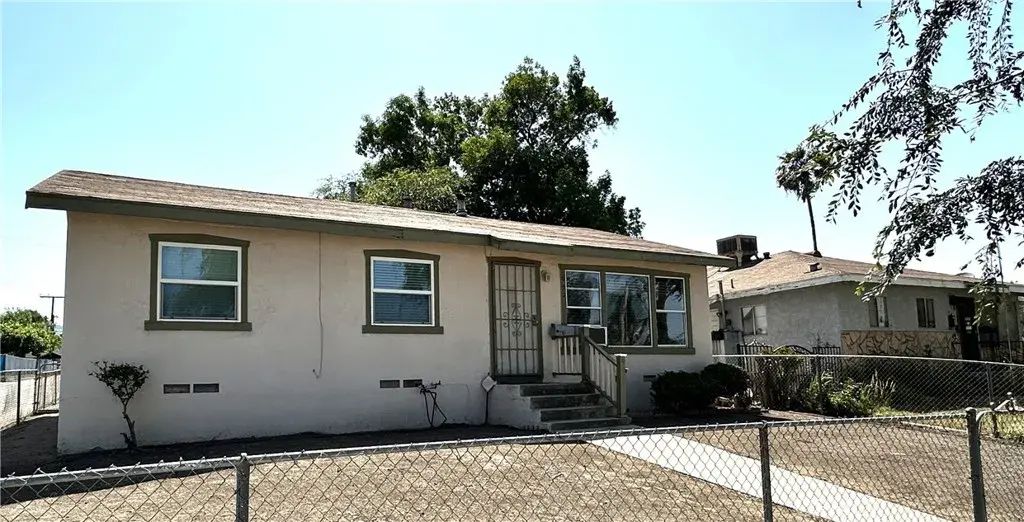 950 Cedar Street, Corona