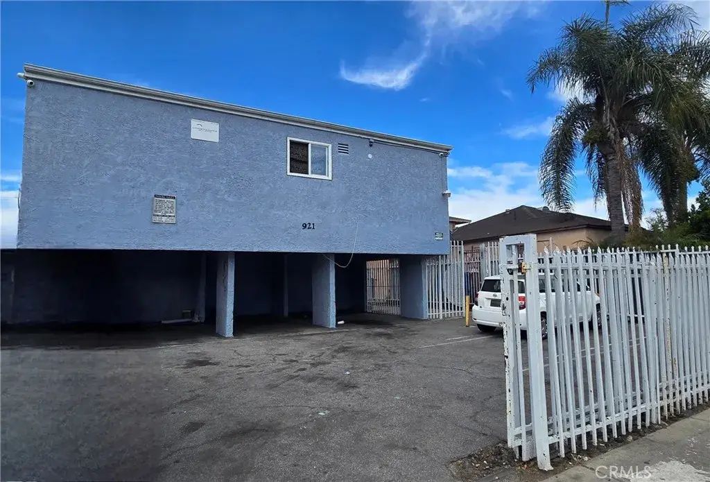 921 W 82nd St, Los Angeles