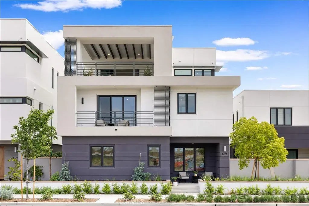 2126 Airship Ave, Tustin