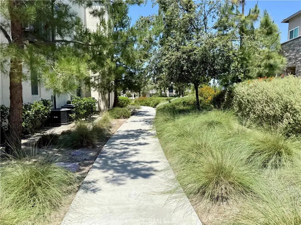 209 Follyhatch, Irvine