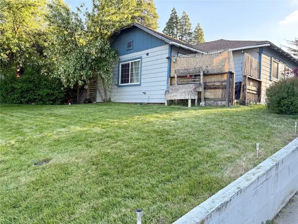 216 College Avenue, Weed