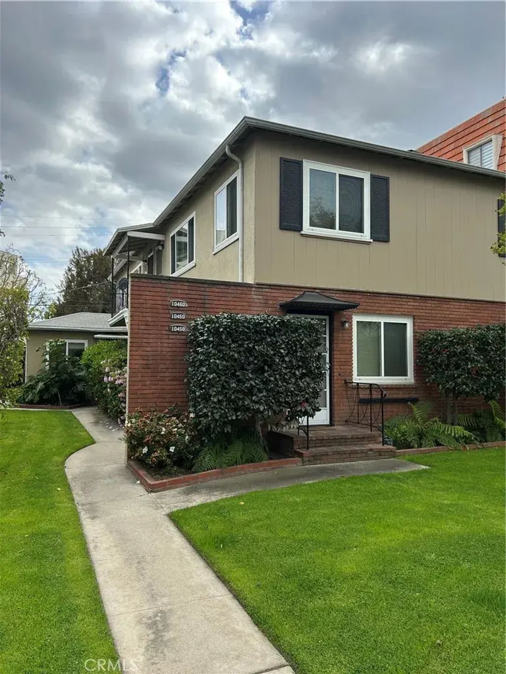 10458 Riverside Drive, Toluca Lake
