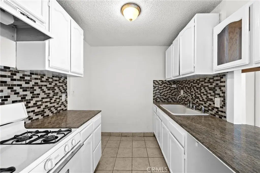 18620 Hatteras Street 274, Tarzana