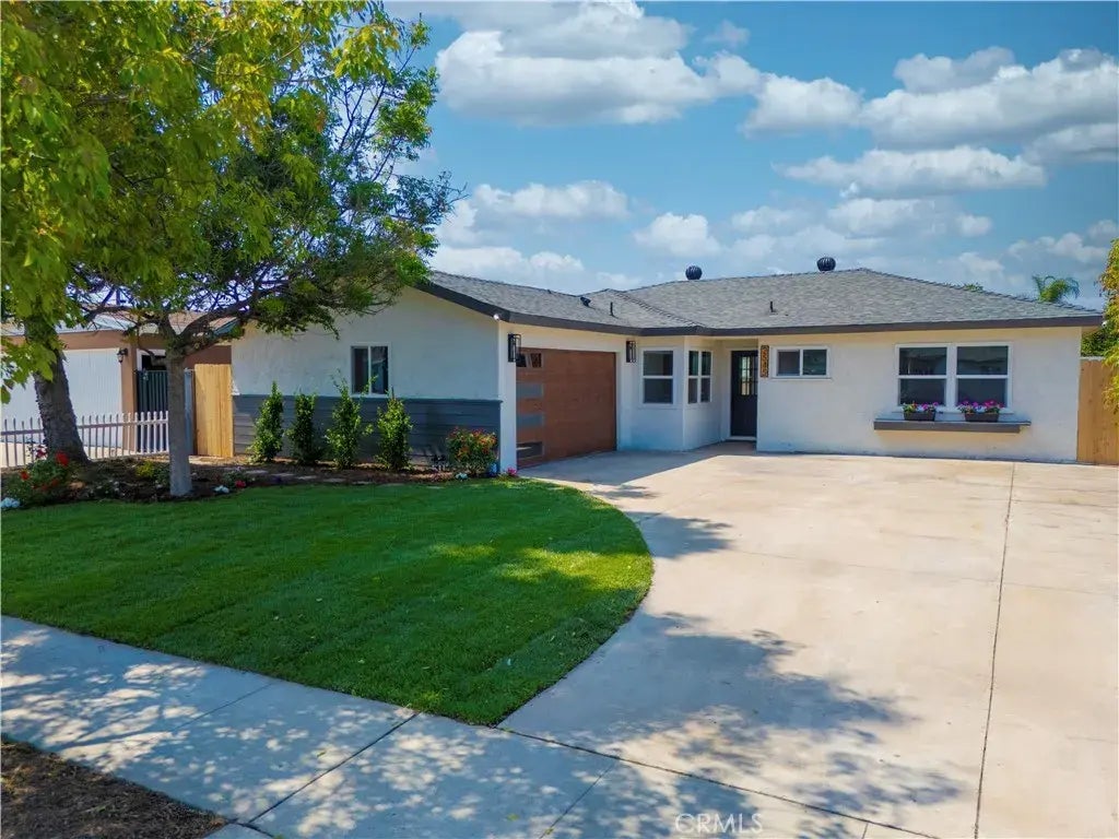 2545 W Greenacre Avenue, Anaheim