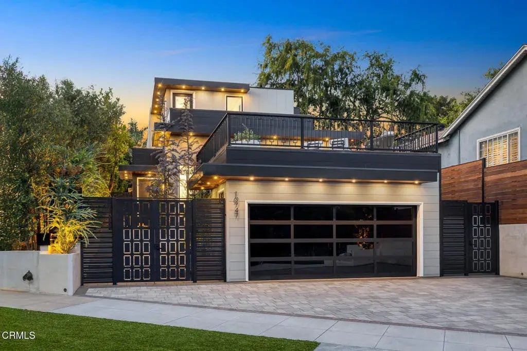 10747 Valleyheart Drive, Studio City