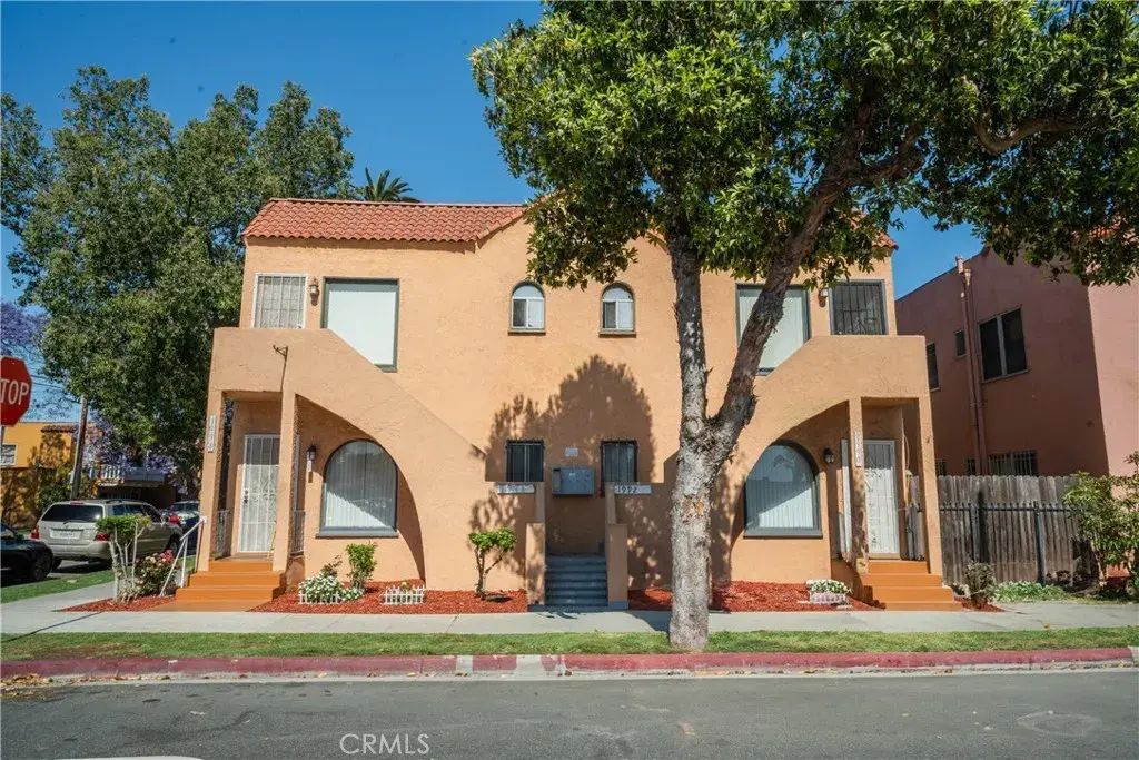 1990 Cedar Avenue, Long Beach