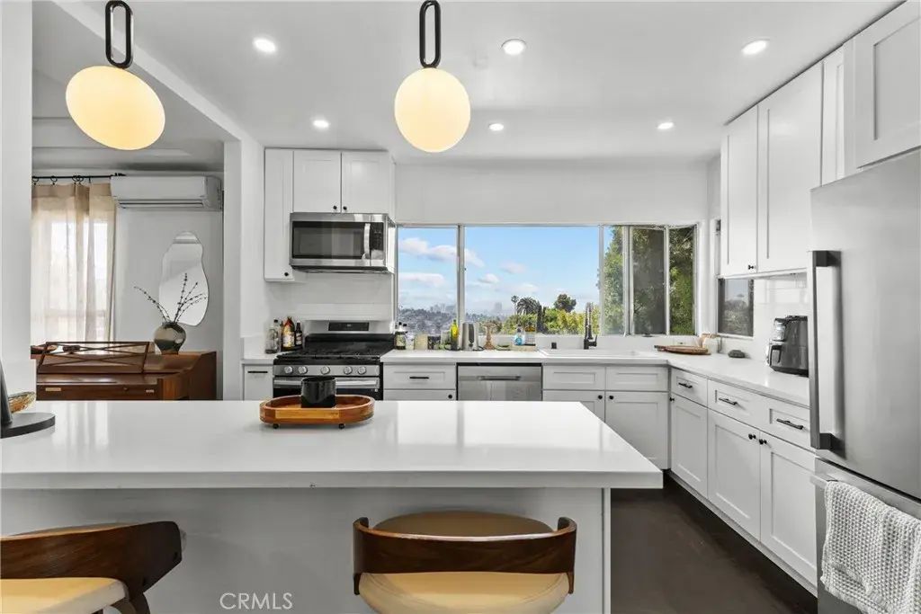 2067 Mayview Drive, Los Angeles