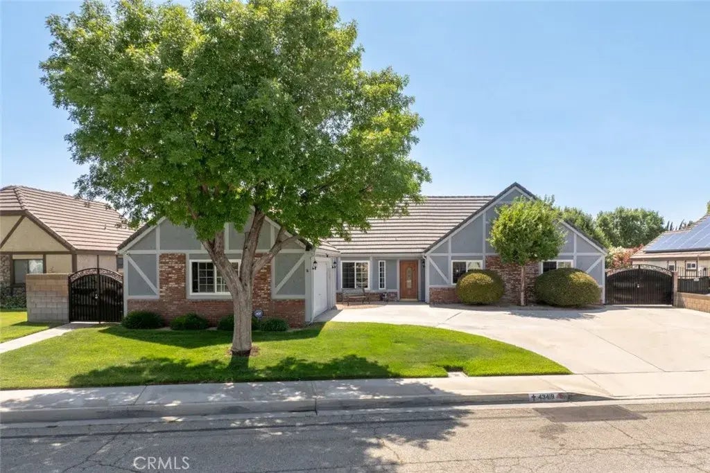 43419 37th Street West, Lancaster