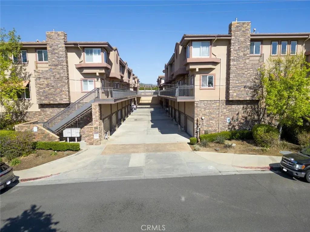 5241 Colodny Drive 301, Agoura Hills