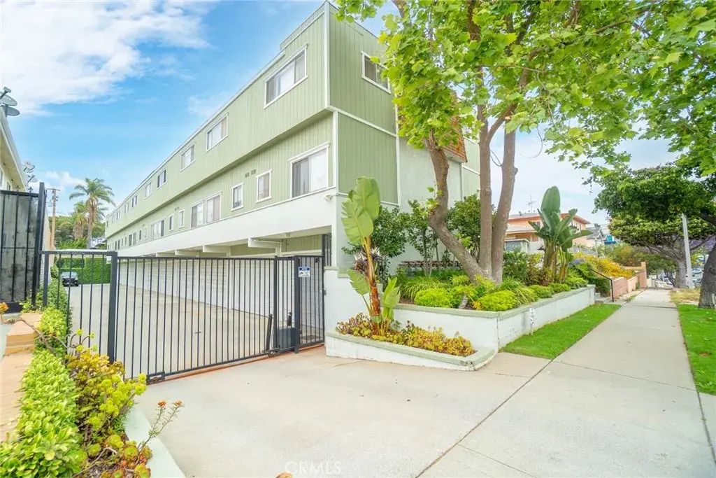 323 E Plymouth Street 10, Inglewood