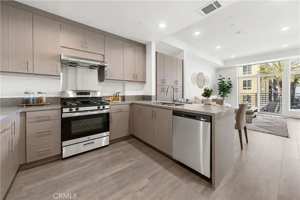 168 S Monterey Street 202, Alhambra
