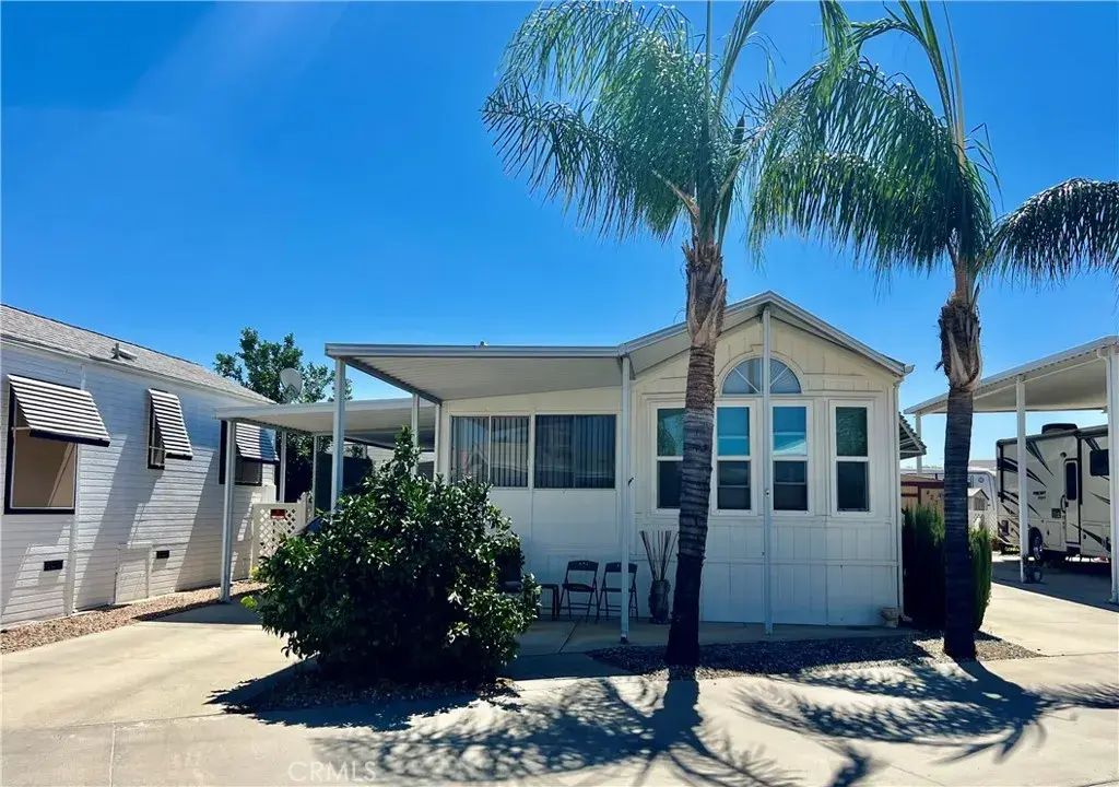 1295 S Cawston Avenue 422, Hemet