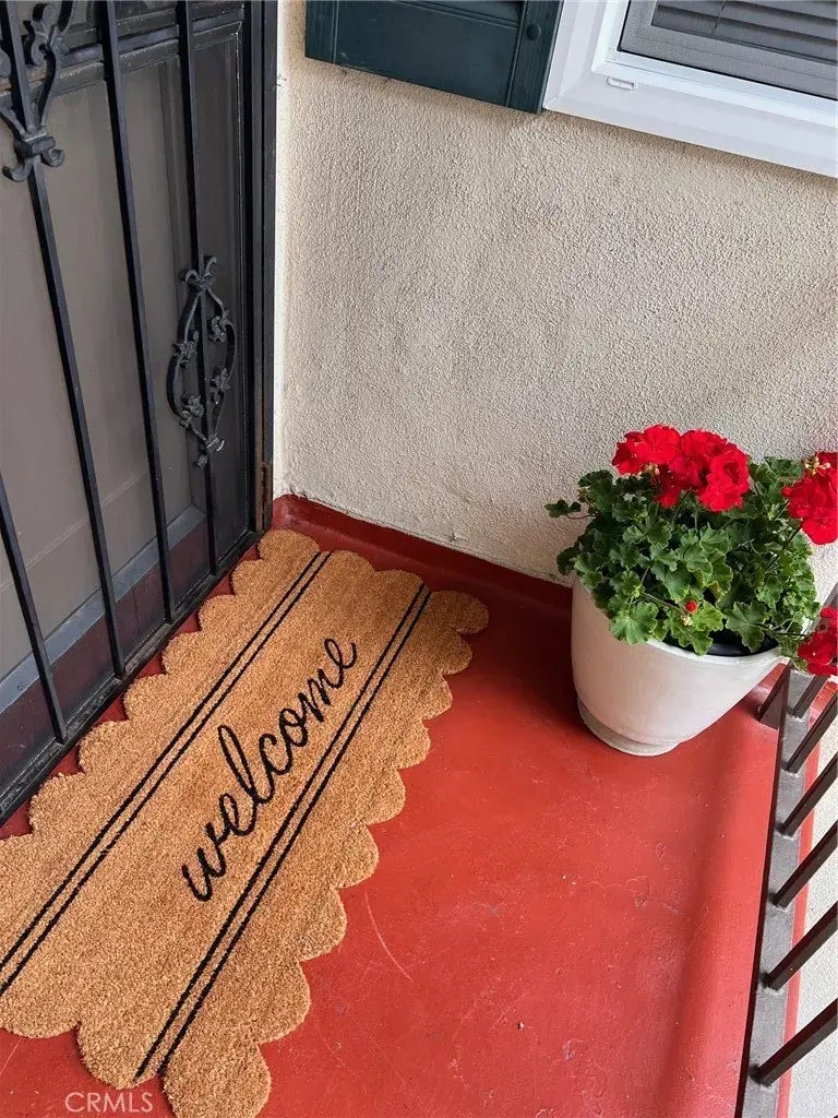 5620 Woodman 9, Valley Glen