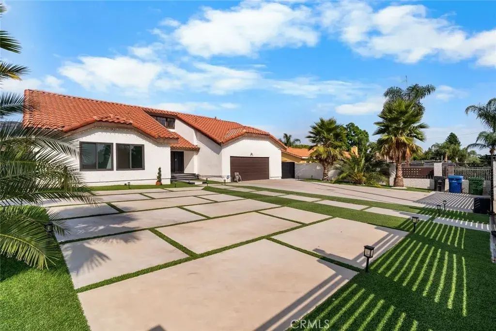 13800 Glenoaks Boulevard, Sylmar