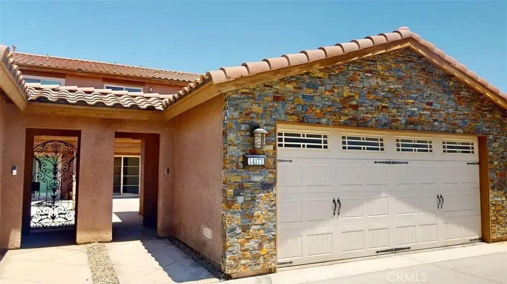 14171 Jicarilla Road 305, Apple Valley