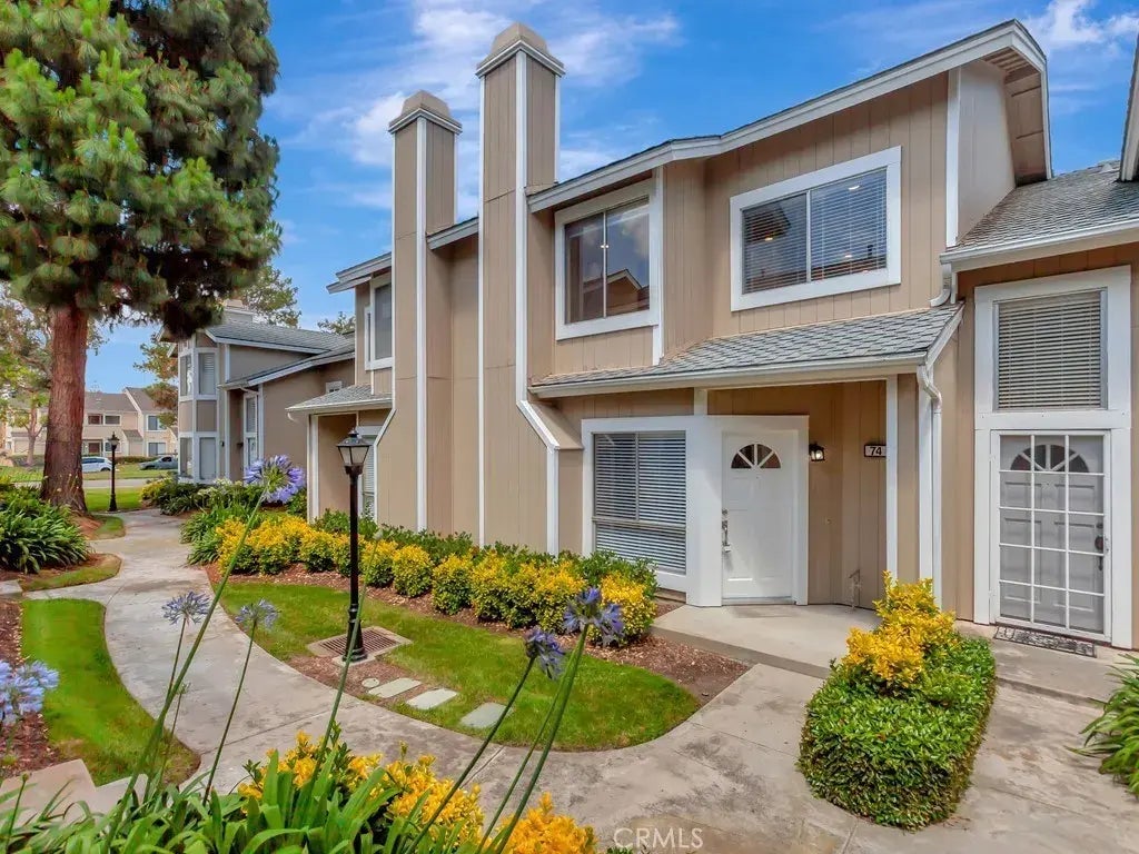 74 Monroe 122, Irvine