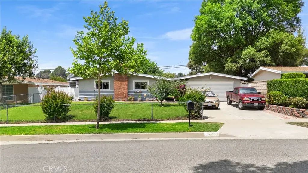 27439 Santa Clarita Road, Saugus