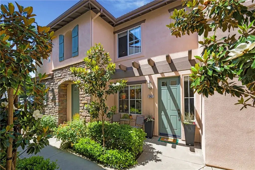 242 Knoll, Mission Viejo