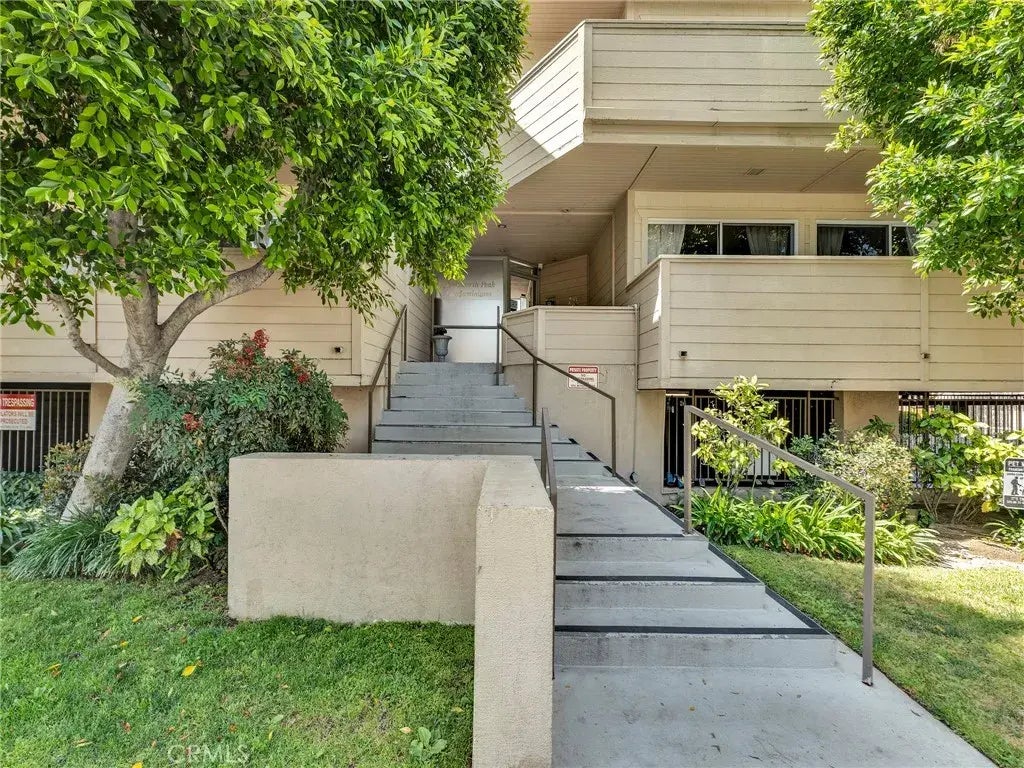 9920 Jordan Avenue 12, Chatsworth