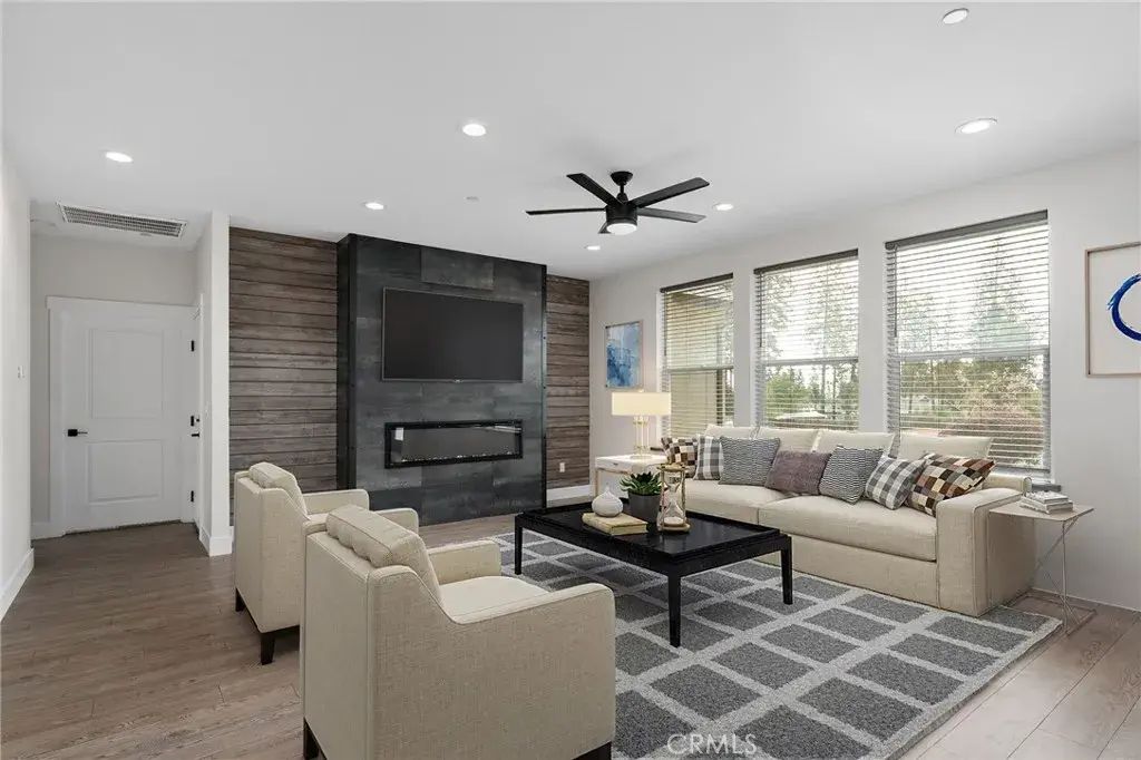 2213 De Mille Road, Paradise