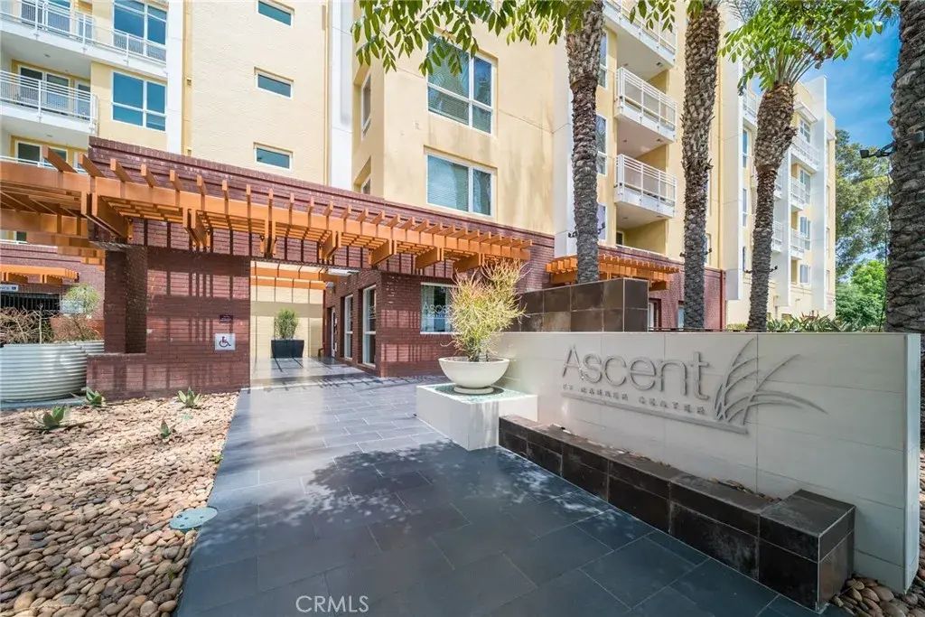 21301 Erwin Street 303, Woodland Hills