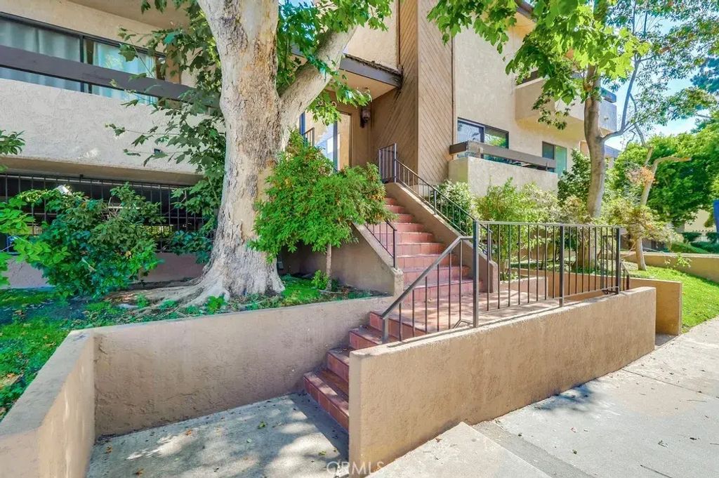 12330 Magnolia Boulevard 108, Valley Village