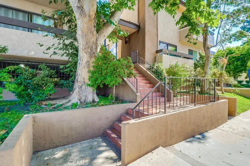 12330 Magnolia Boulevard 108, Valley Village