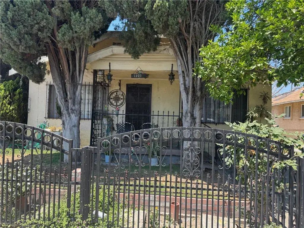 7223 Holmes Avenue, Los Angeles