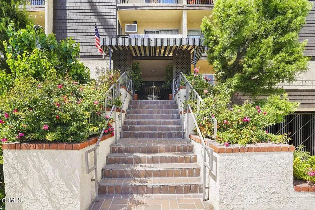 365 Burchett Street 112, Glendale