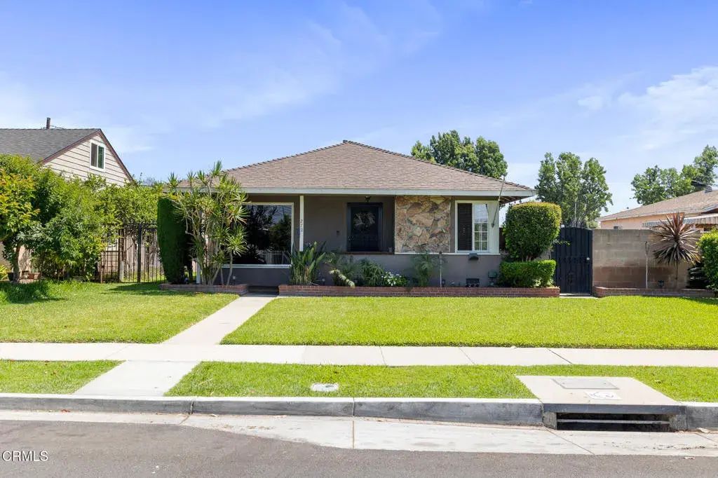 272 E 69th Street, Long Beach