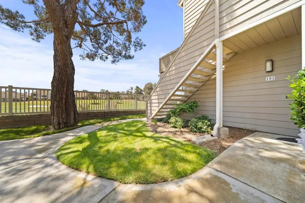 1087 Shadowridge Drive 101, Vista