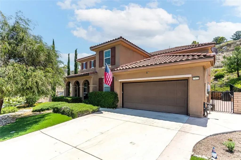 17122 Broken Rock Court, Riverside