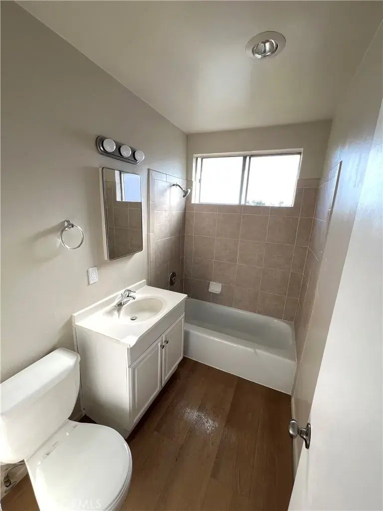 1004 E 5th Street 7, Long Beach