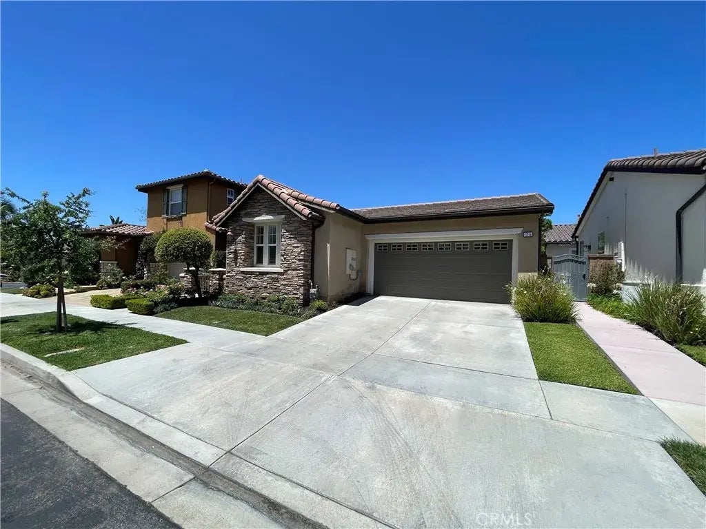 25 Saintsbury, Irvine